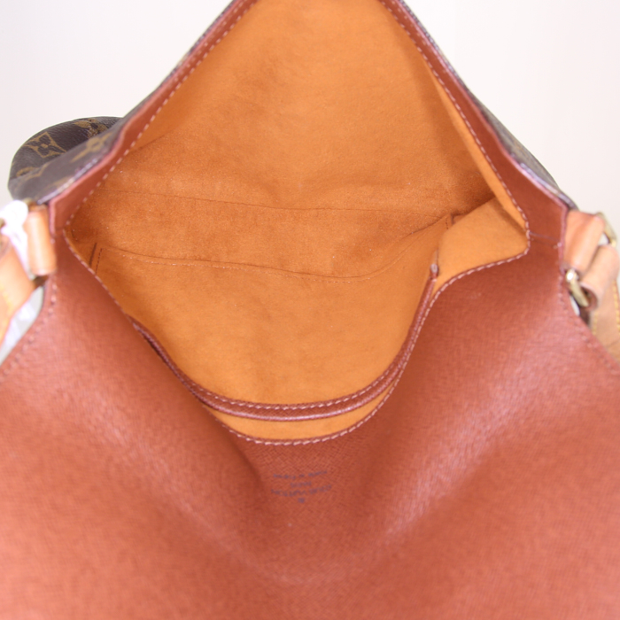 Louis Vuitton Musette Tango shoulder bag in brown monogram canvas and natural leather - Detail D2