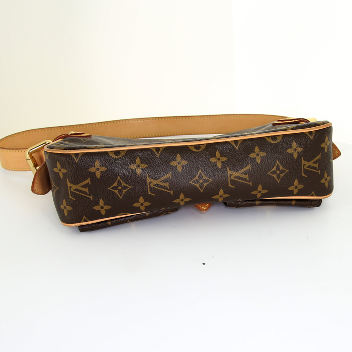 Bolso de mano Louis Vuitton Hudson en lona Monogram y cuero natural - Detail D4