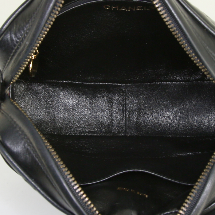 Bolso bandolera Chanel Camera en cuero acolchado negro - Detail D2