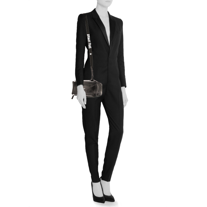 Givenchy Pandora small model shoulder bag in black leather - Detail D1