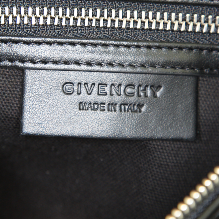Sac bandoulière Givenchy Pandora petit modèle en cuir noir - Detail D3