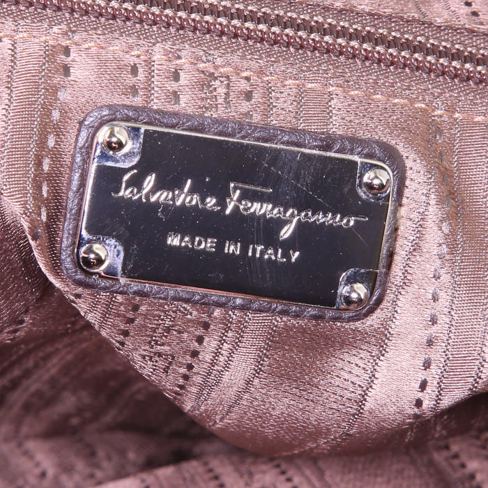 Borsa a tracolla Salvatore Ferragamo Sofia modello grande in pelle martellata marrone scuro - Detail D4