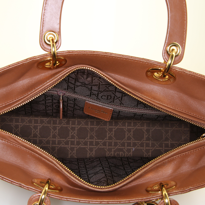 Dior Lady Dior large model handbag in brown quilted leather - Detail D3