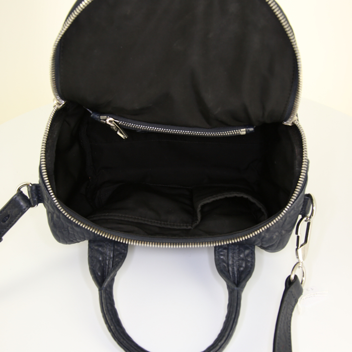 Sac à main Alexander Wang Rocco en cuir grainé bleu-nuit - Detail D3