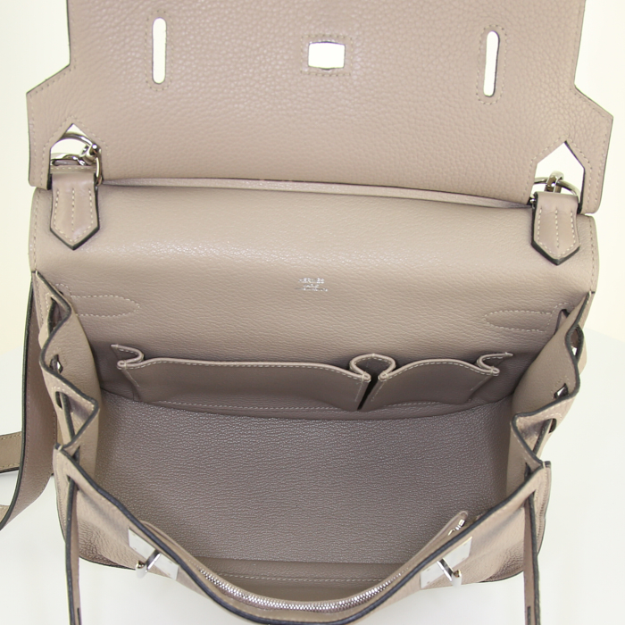 Borsa bisaccia Hermes Jypsiere modello piccolo in pelle togo etoupe - Detail D3