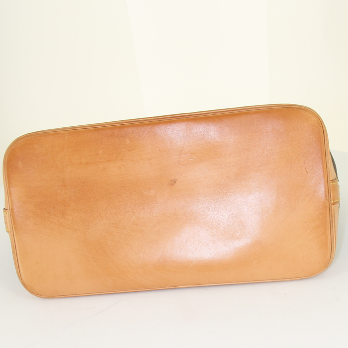 Bolso de mano Louis Vuitton Alma en lona Monogram marrón y cuero natural - Detail D4