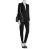 Bolso para llevar al hombro Louis Vuitton Sac d'épaule modelo grande en cuero Epi negro - Detail D1 thumbnail