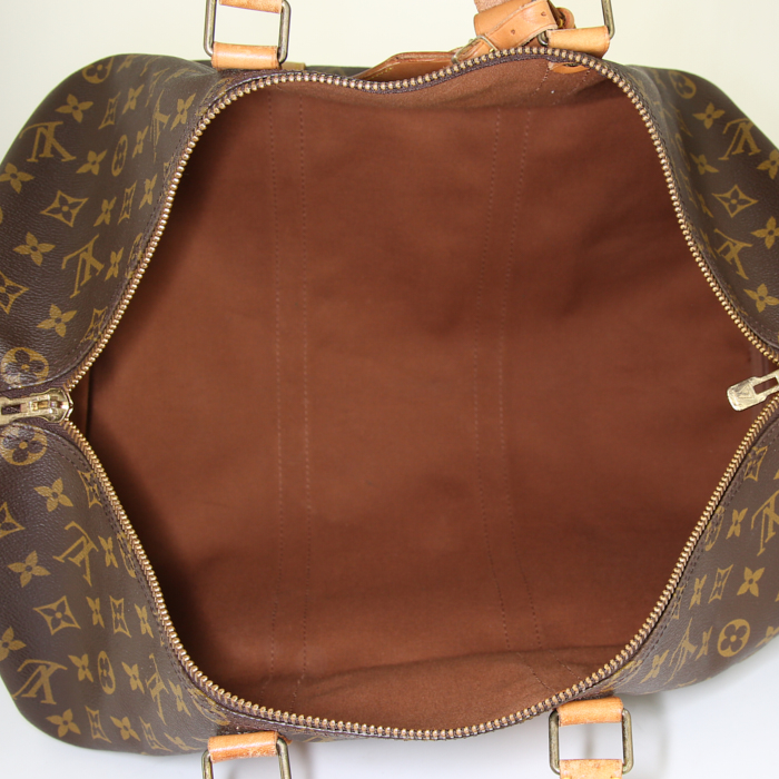 Sac de voyage Louis Vuitton Keepall 50 cm en toile monogram marron et cuir naturel - Detail D2