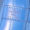 Sac cabas Louis Vuitton Grand Noé grand modèle en cuir épi bleu - Detail D3 thumbnail
