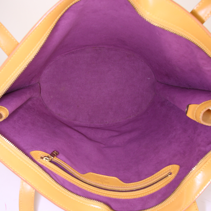 Sac à main Louis Vuitton Saint Jacques grand modèle en cuir épi jaune - Detail D2