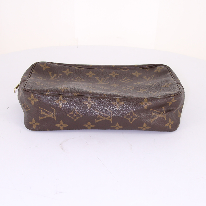 Louis Vuitton Toiletry toilet set in monogram canvas - Detail D4