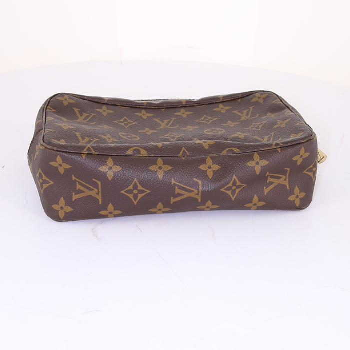 Pochette Louis Vuitton en toile monogram marron - Detail D4