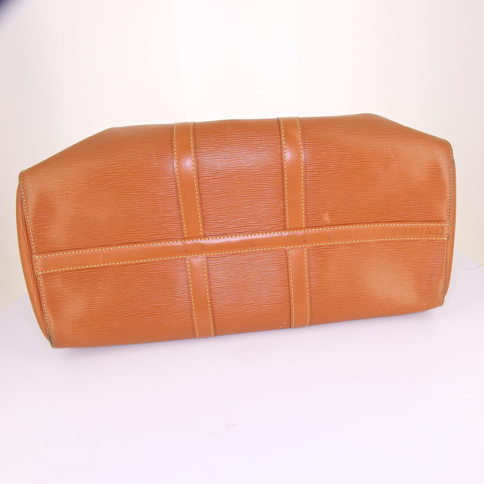 Bolsa de viaje Louis Vuitton Keepall 45 en cuero Epi color oro - Detail D4