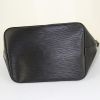 Louis Vuitton petit Noé small model shopping bag in black epi leather - Detail D4 thumbnail