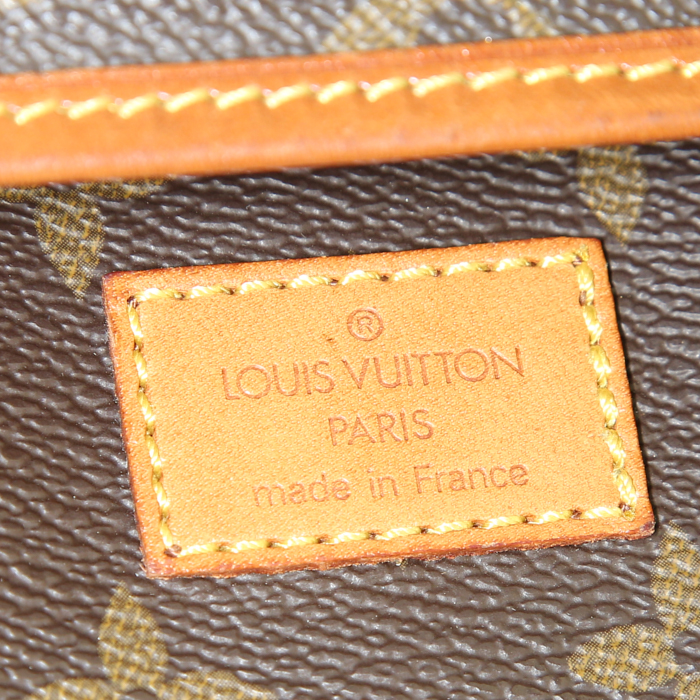 Bolso bandolera Louis Vuitton Saumur en lona Monogram revestida marrón y cuero natural - Detail D4