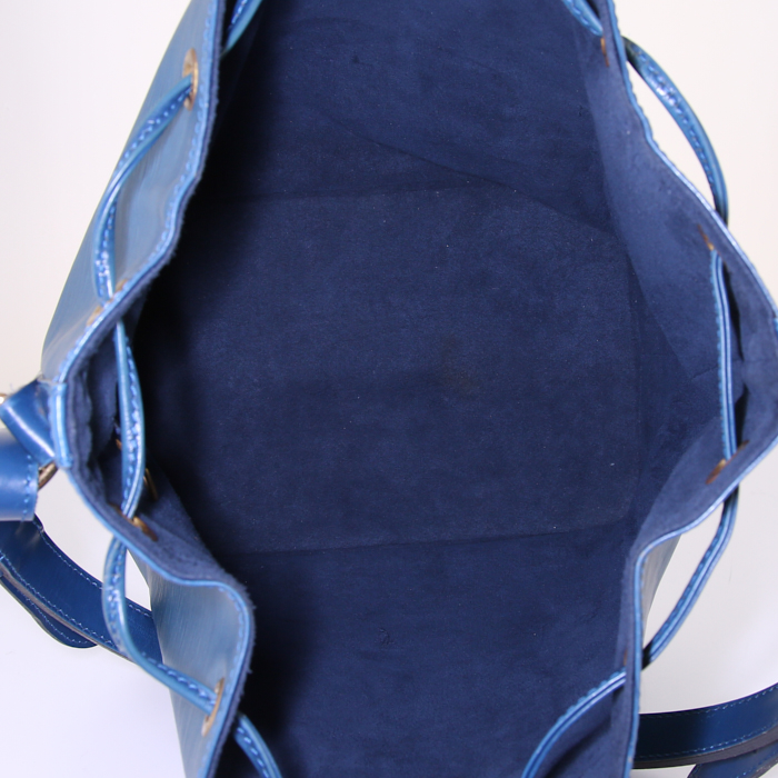 Louis Vuitton petit Noé handbag in blue epi leather - Detail D2