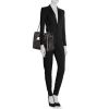 Bolso Cabás Chanel Grand Shopping en cuero acolchado negro y junco blanco - Detail D2 thumbnail
