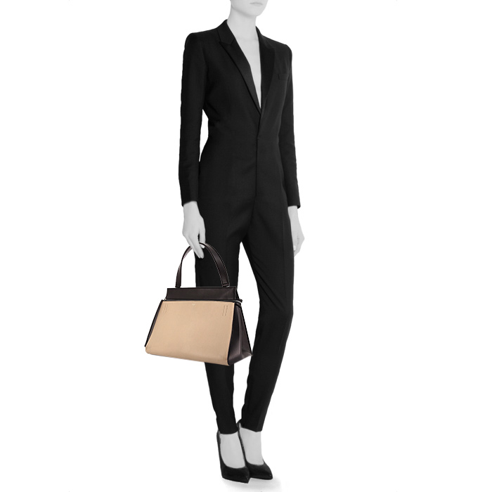 Bolso de mano Celine Edge en cuero beige y negro - Detail D1