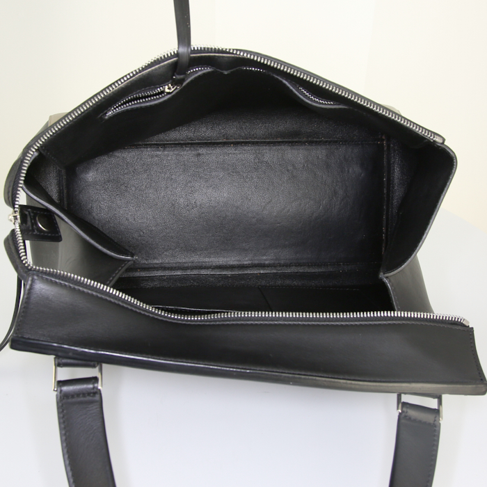 Bolso de mano Celine Edge en cuero beige y negro - Detail D2