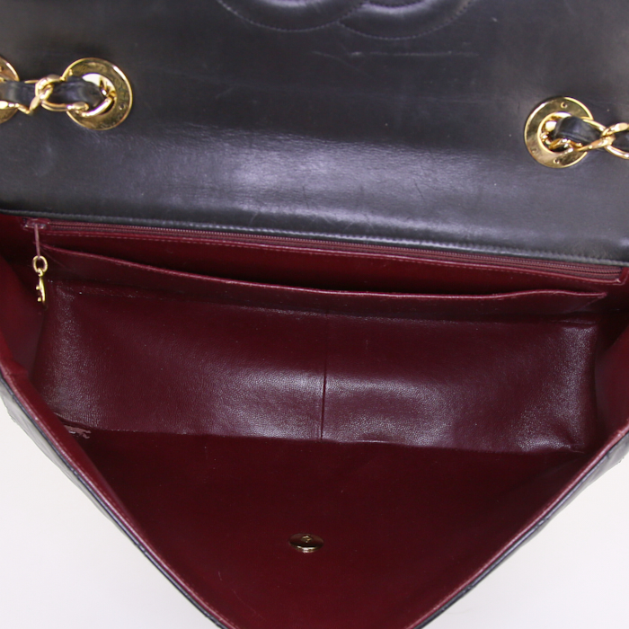 Bolso de mano Chanel Timeless Maxi Jumbo en cuero acolchado negro - Detail D3