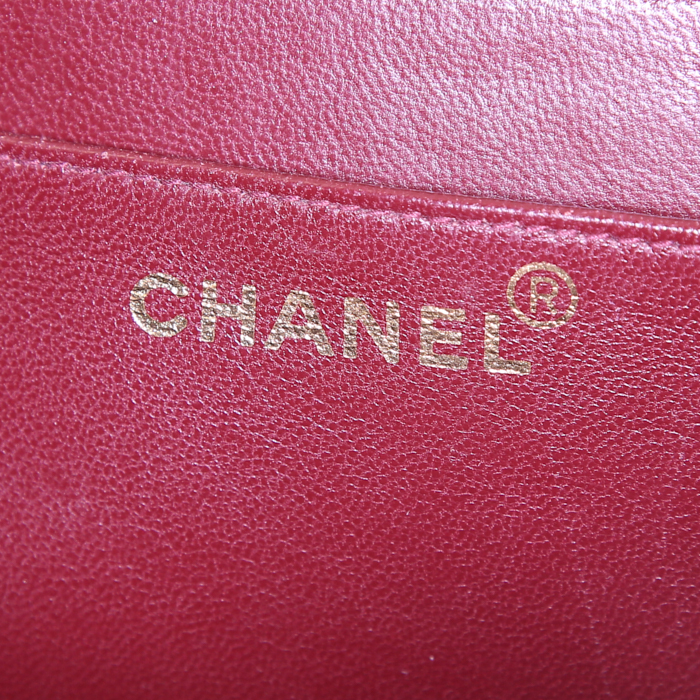 Sac à main Chanel Timeless Maxi Jumbo en cuir matelassé noir - Detail D4