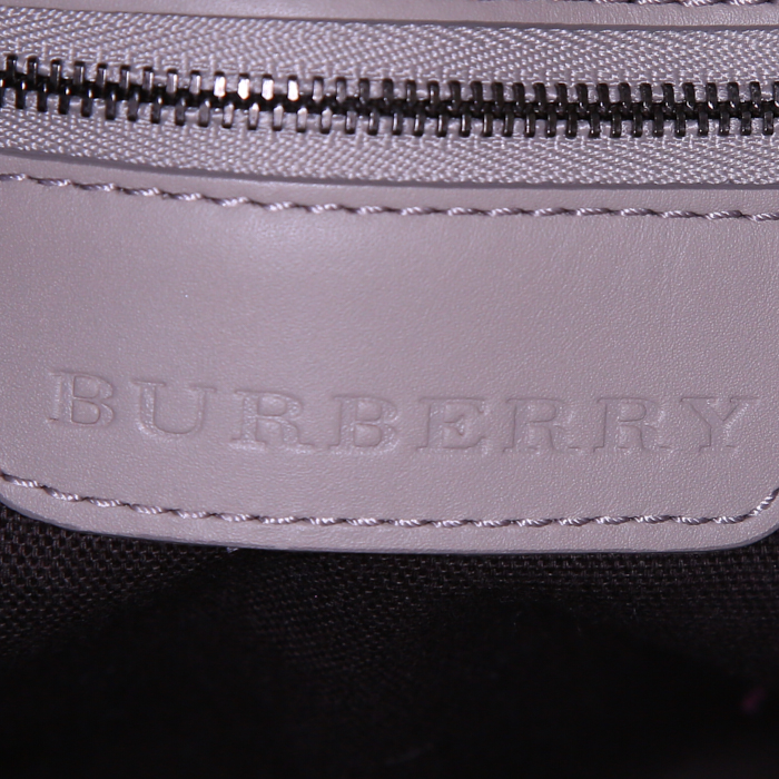 Sac à main Burberry Northfield en toile enduite Haymarket beige et cuir beige - Detail D4