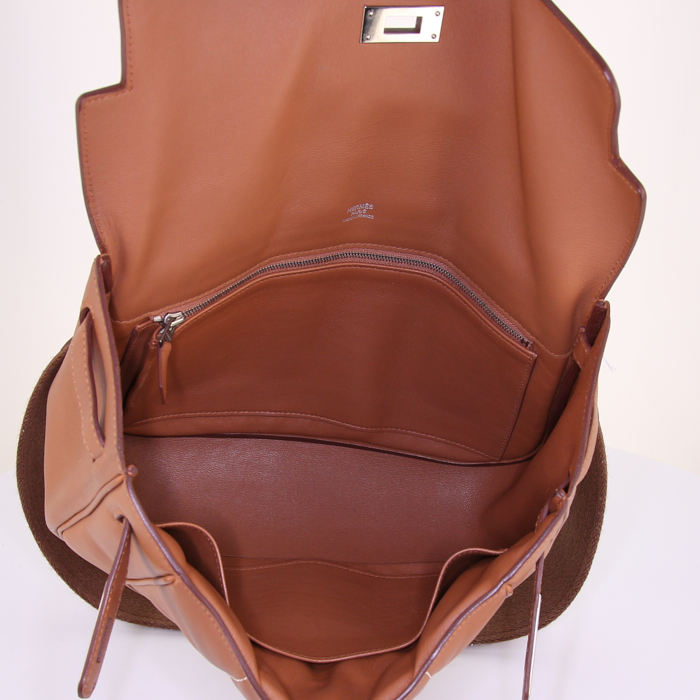 Bolso para llevar al hombro o en la mano Hermes Berline en cuero swift color oro - Detail D2