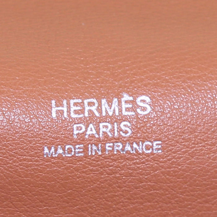 Bolso para llevar al hombro o en la mano Hermes Berline en cuero swift color oro - Detail D3
