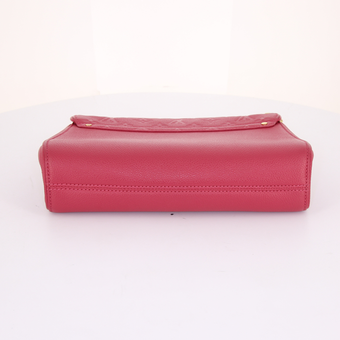 Bolso bandolera Louis Vuitton Saint Germain en cuero monogram huella color frambuesa - Detail D5