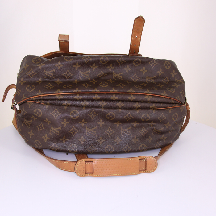 Sac bandoulière Louis Vuitton Saumur taille XL en toile monogram enduite marron et cuir naturel - Detail D4