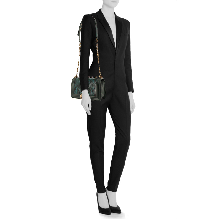 Chanel Boy shoulder bag in green python and green leather - Detail D2