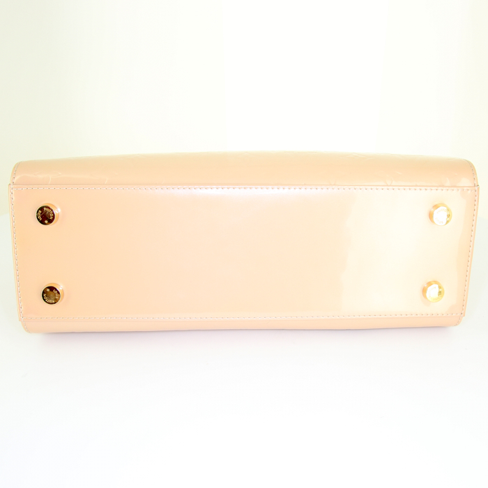 Louis Vuitton Brea handbag in beige monogram patent leather and natural leather - Detail D5