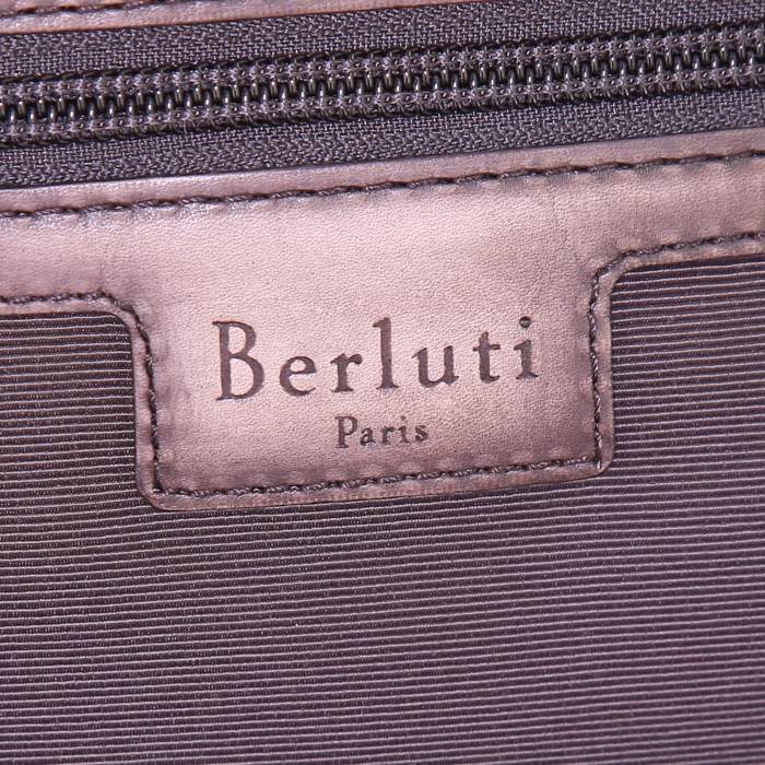 Maleta Berluti en cuero marrón y lona beige - Detail D3