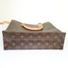 Shopping bag Louis Vuitton Louis Vuitton Sac Plat in tela monogram cerata e pelle naturale - Detail D5 thumbnail