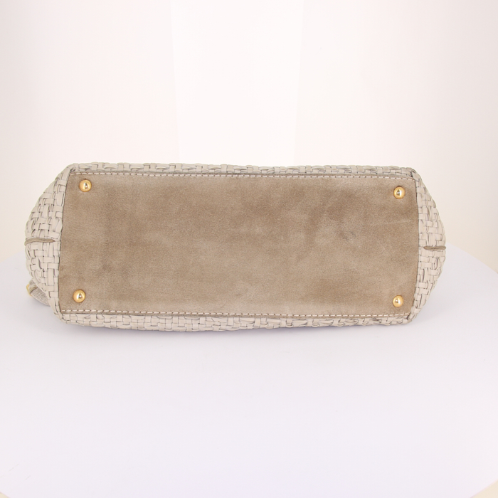 Bolso de mano Prada en tejido trenzado beige y cuero beige - Detail D5