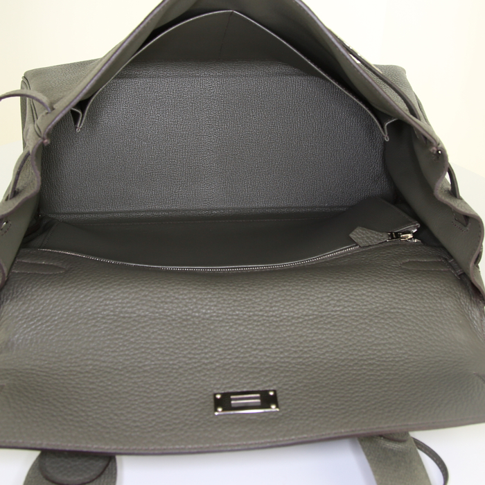 Hermes Kelly 35 cm handbag in olive green togo leather - Detail D3