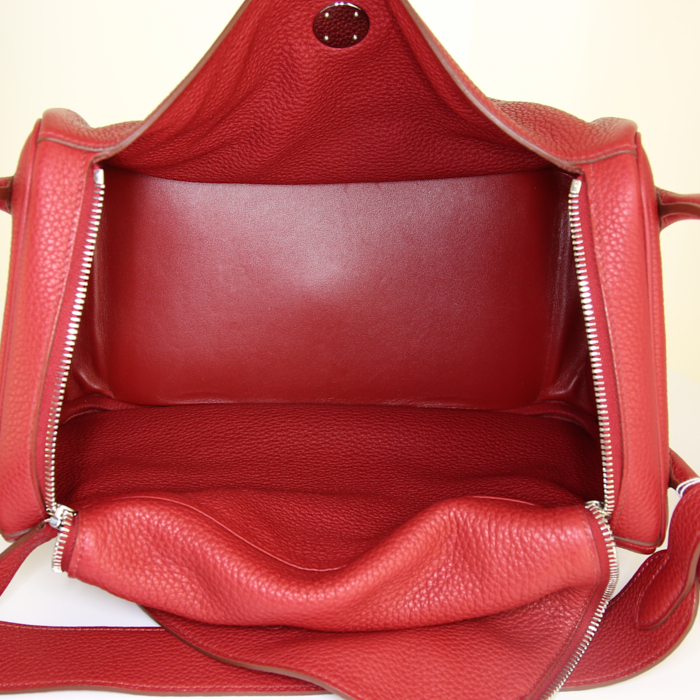 Hermes Lindy 34 cm handbag in red togo leather - Detail D2