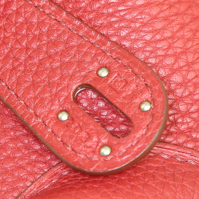 Hermes Lindy 34 cm handbag in red togo leather - Detail D5