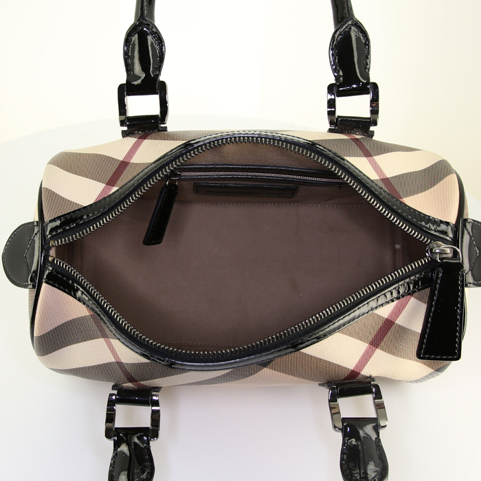 Burberry handbag in beige Haymarket canvas and black patent leather - Detail D2