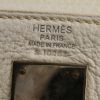 Borsa Hermes Kelly 32 cm in tela beige e pelle bianco sporco - Detail D4 thumbnail