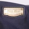 Bolso de mano Miu Miu en cuero acolchado negro - Detail D4 thumbnail