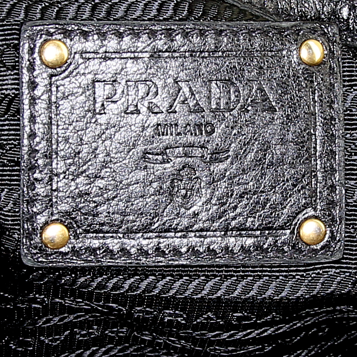 Prada Daino shopping bag in black grained leather - Detail D3
