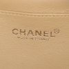 Sac à main Chanel Timeless jumbo en cuir matelassé beige - Detail D4 thumbnail