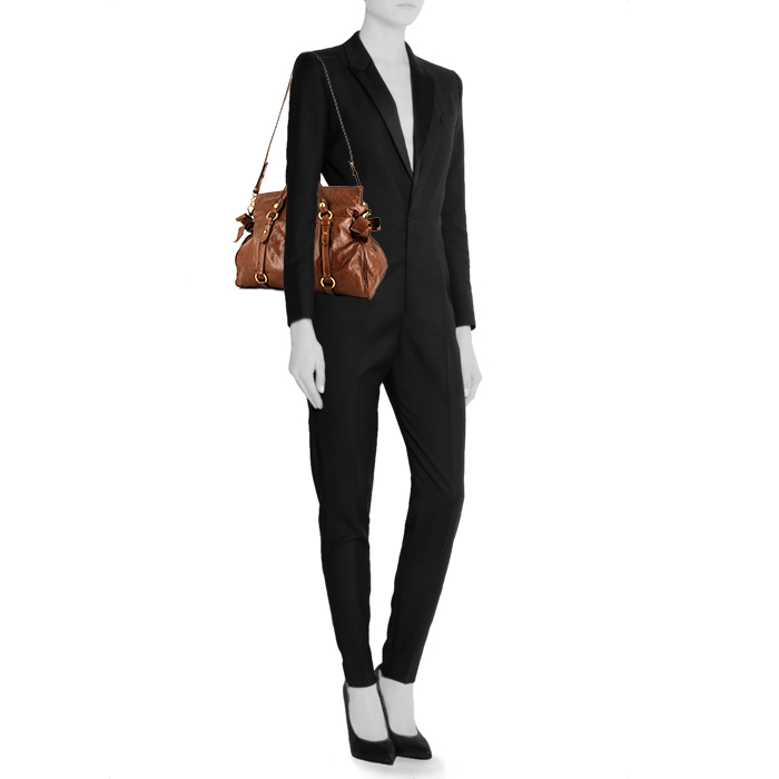 Miu Miu Vitello Lux shoulder bag in brown leather - Detail D2