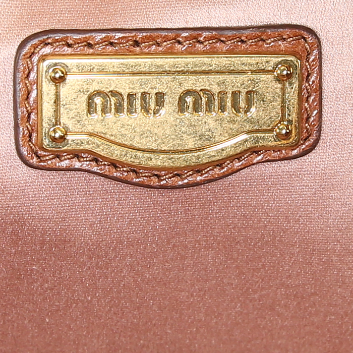 Sac bandoulière Miu Miu Vitello Lux en cuir marron - Detail D4