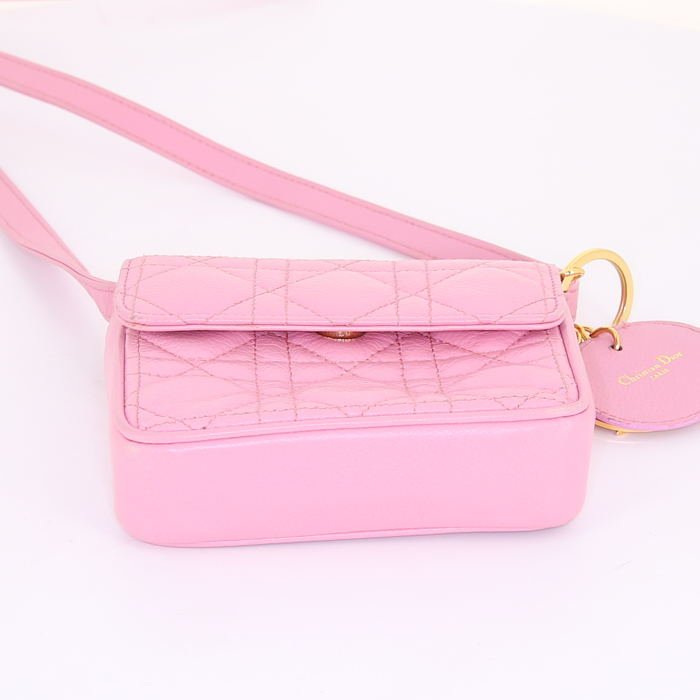 Bolsito de mano Dior Mini Lady Dior en cuero cannage rosa - Detail D4
