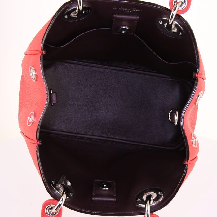 Borsa a tracolla Dior Diorissimo modello piccolo in pelle martellata rossa - Detail D3