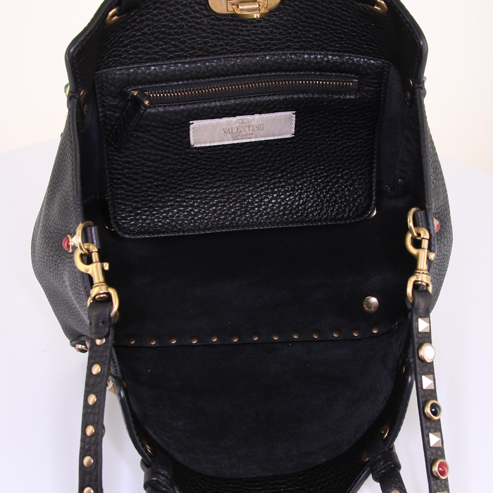 Valentino Garavani Rockstud bag worn on the shoulder or carried in the hand in black leather - Detail D3