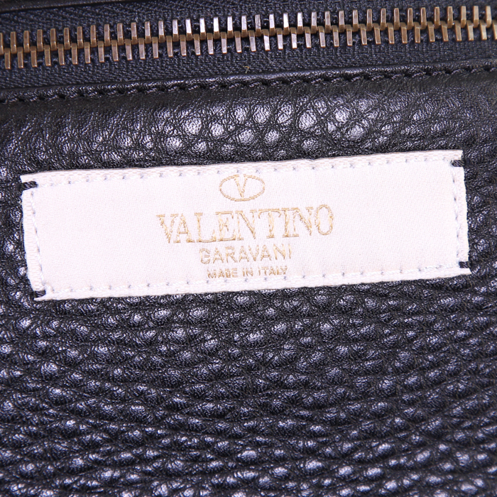 Valentino Garavani Rockstud bag worn on the shoulder or carried in the hand in black leather - Detail D4
