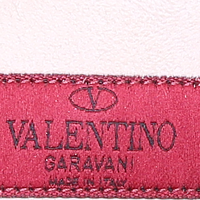 Bolso bandolera Valentino Garavani Rockstud en cuero granulado color crema - Detail D4